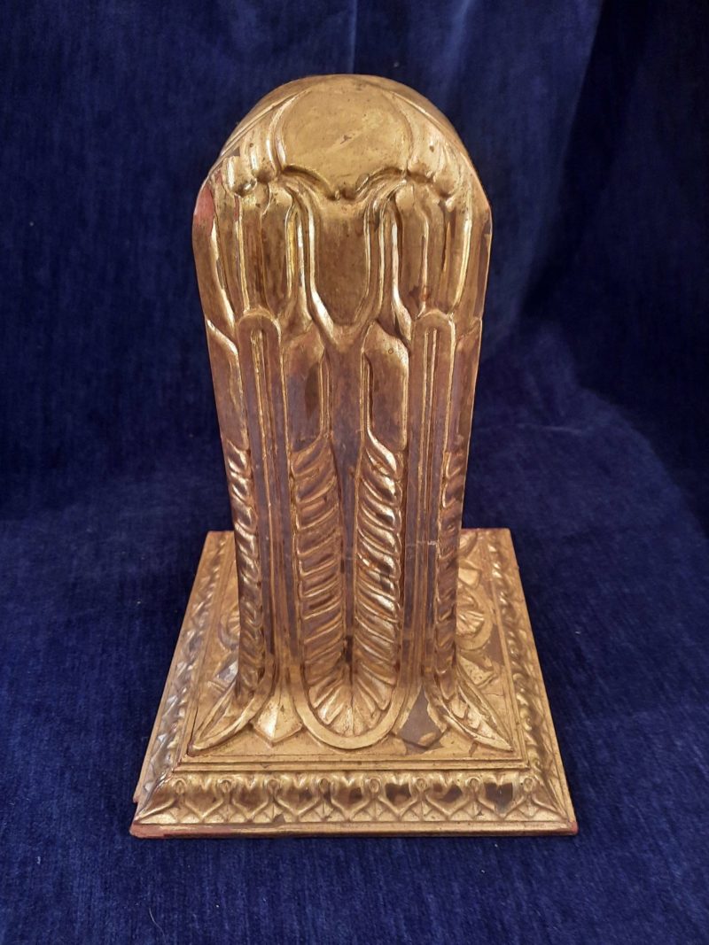 Carved and gilded Ornamental pedastal