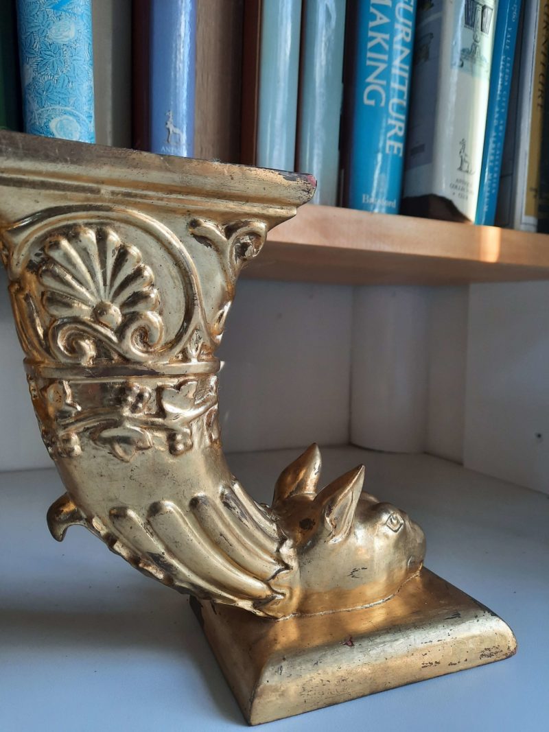 Carved and gilded ornamental feet - Image 2